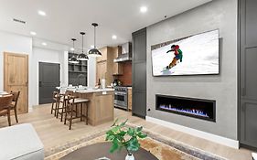 Kbm Resorts Walk To Ski Lift Easy Elevator Access Main St Com Hot Tub Restaurants Views Llc-103